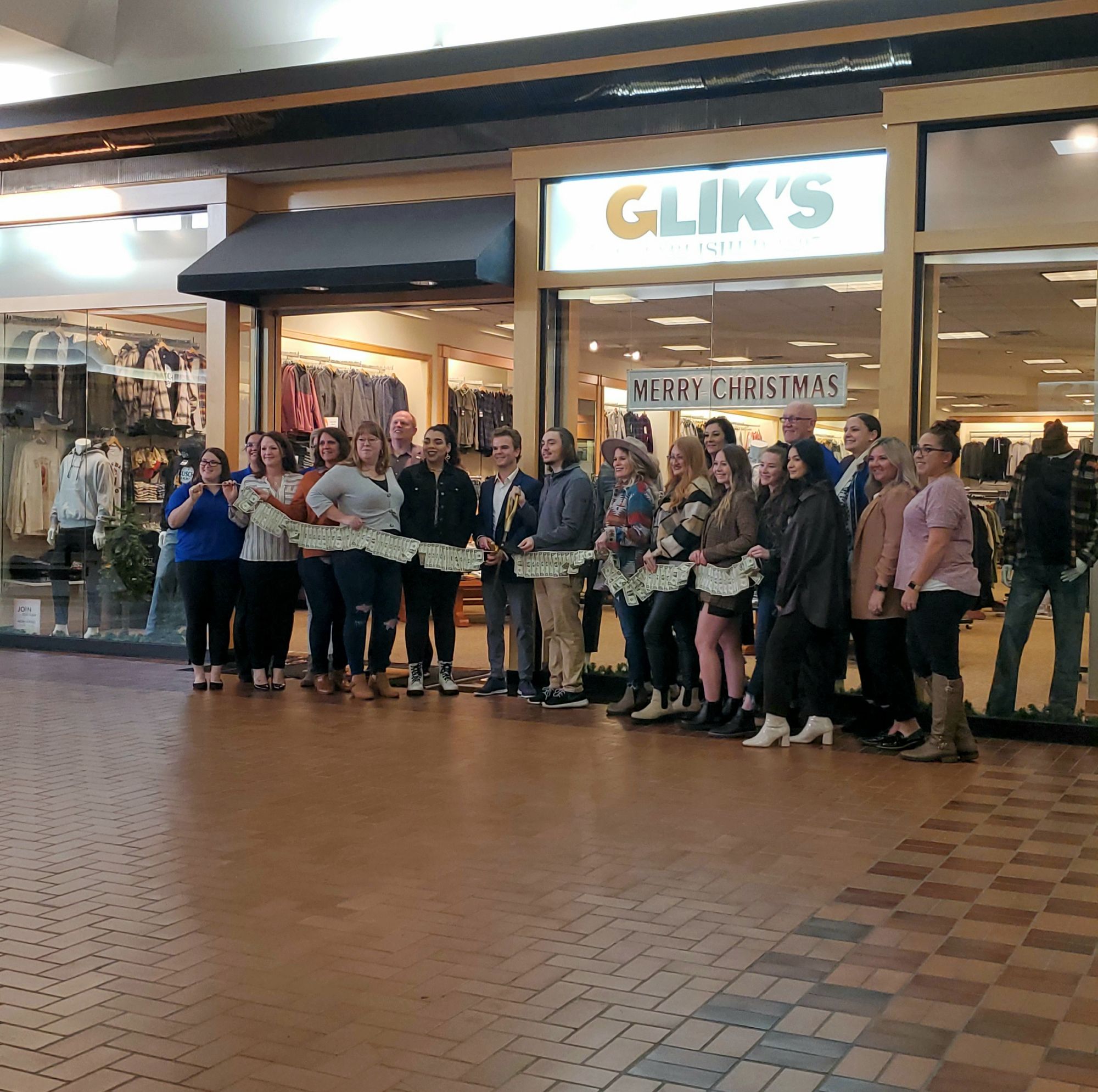 Central Mall Welcomes Glik s