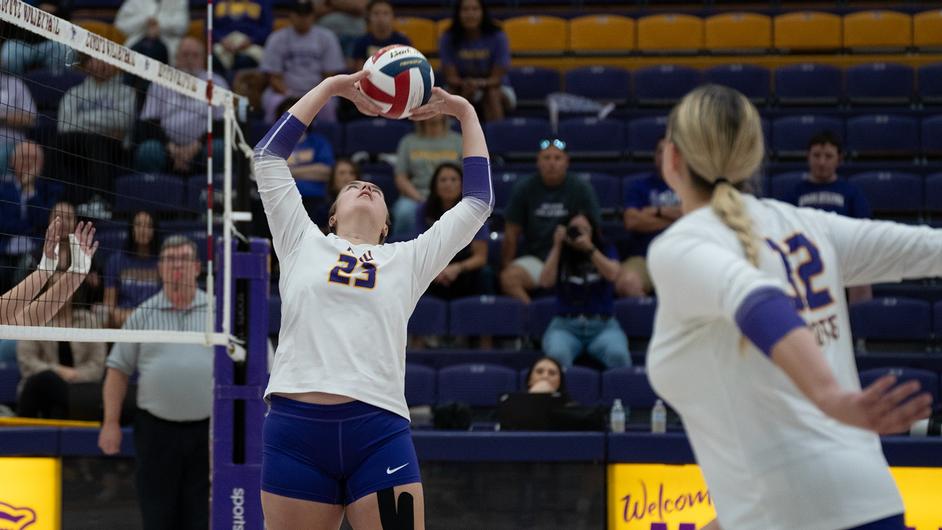 Kwu Womens Volleyball Falls To No 15 Midland In Four Sets In Naia Opening Round 3121