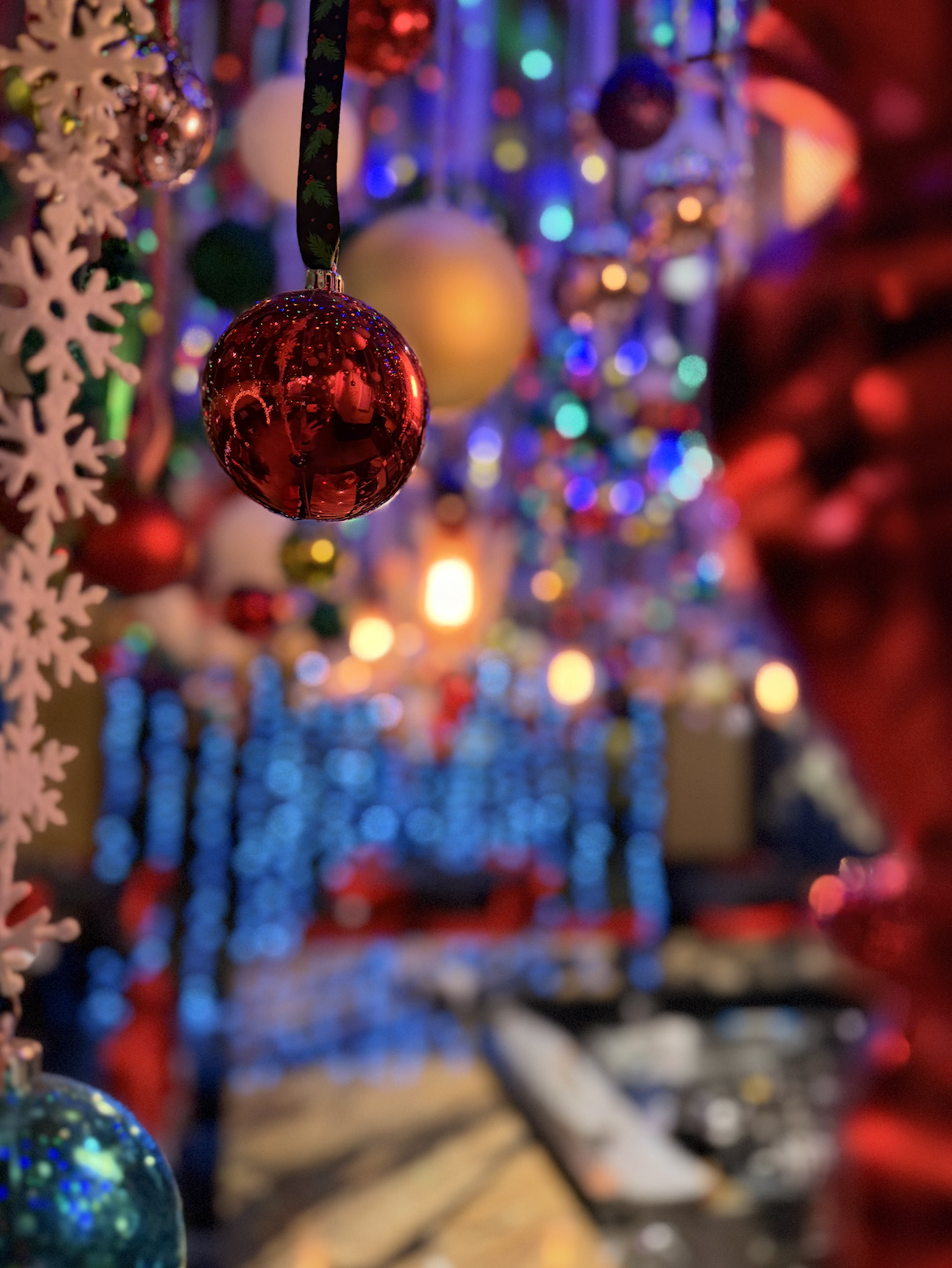 Barolo Grille Launches 3rd Annual “JINGLE” Holiday Pop-Up: Three Immersive Christmas Rooms and Buddy the Elf Sightings