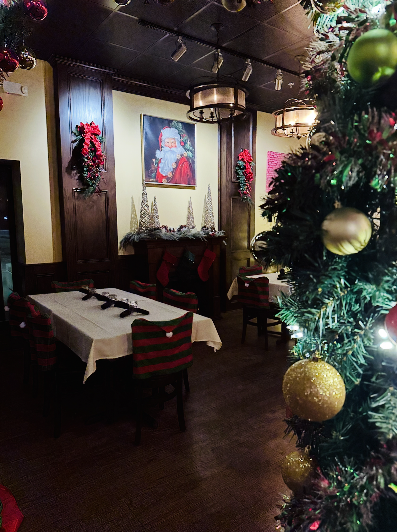 Barolo Grille Launches 3rd Annual “JINGLE” Holiday Pop-Up: Three Immersive Christmas Rooms and Buddy the Elf Sightings