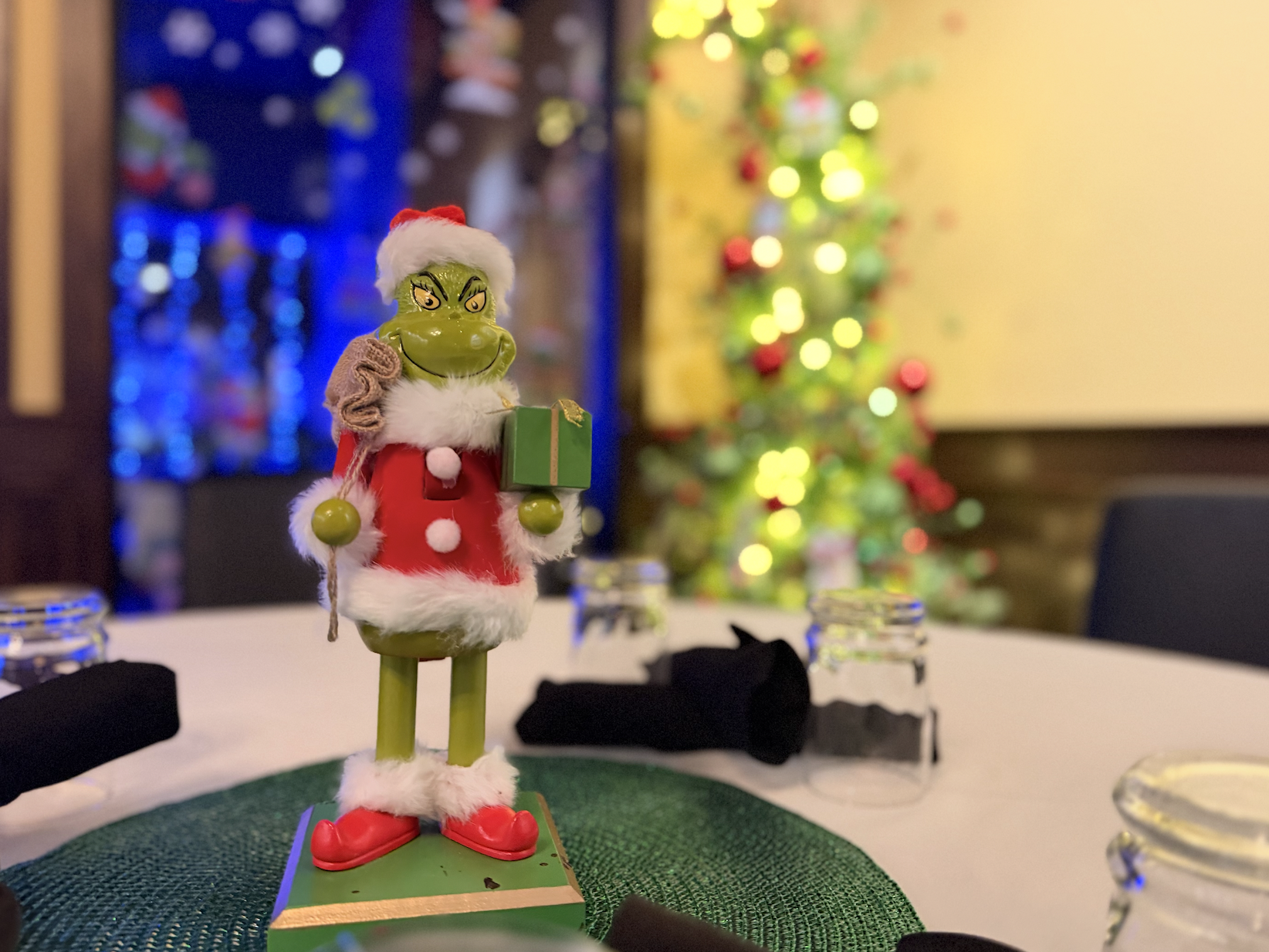 Barolo Grille Launches 3rd Annual “JINGLE” Holiday Pop-Up: Three Immersive Christmas Rooms and Buddy the Elf Sightings