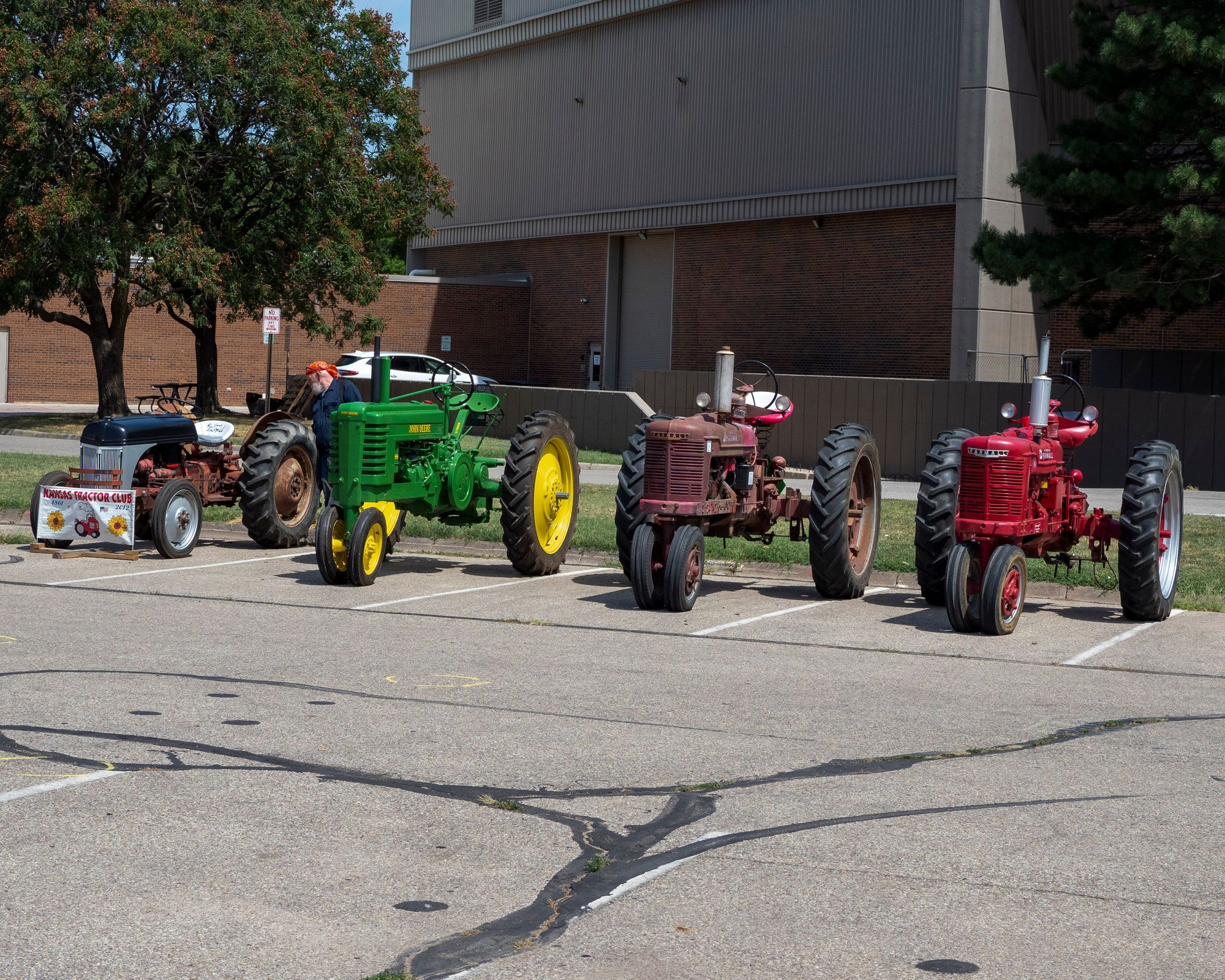 Antique Farm Tractors Bring History Alive (Photo gallery)
