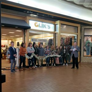 Central Mall Welcomes Glik's