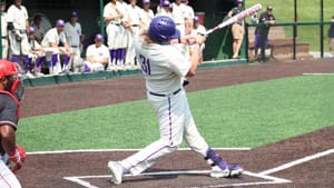 Baseball drops series finale to Texas Wesleyan 9-4