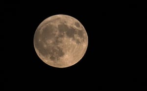 Triple Celestial Event Over Salina, Kansas Tonight: Harvest Moon, Supermoon, and Lunar Eclipse